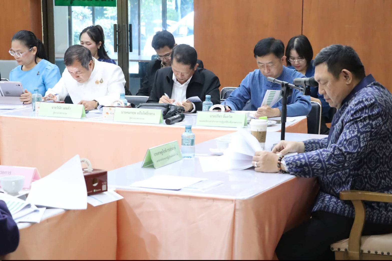 title - เลขาธิการสำนักงานการปฏิรูปที่ดินเพื่อเกษตรกรรม (เลขาธิการ ส.ป.ก.) เป็นประธานในการประชุม คณะทำงานติดตามเร่งรัดการใช้จ่ายงบประมาณประจำปี พ.ศ. 2569 ณ ห้องประชุมอาคาร 100 ปี ศูนย์ส่งเสริมและพัฒนาอาชีพเสริมนอกภาคการเกษตร (ศูนย์ศิลปาชีพ บางไทรฯ (เดิม))